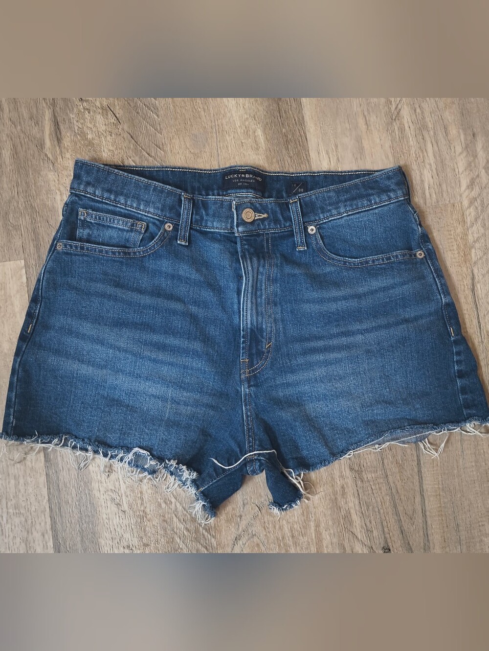 Lucky Brand Denim Cutoff Shorts Size 10/30 Raw Hem Medium Wash Y2K